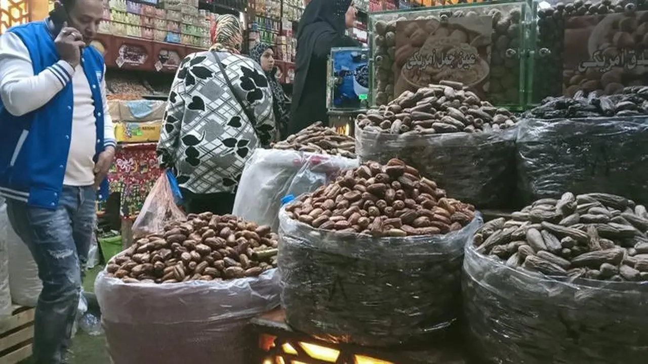 قائمة أسعار التمور.. تكلفة شراء مستلزمات رمضان في سوق العبور والمعارض